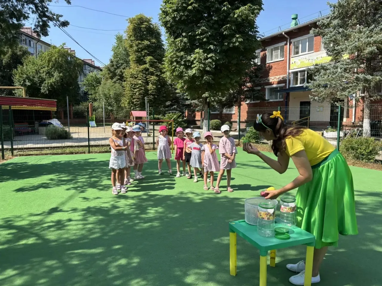 В детском саду для воспитанников старшей и подготовительной групп прошла квест- игра ко Дню семьи, л
