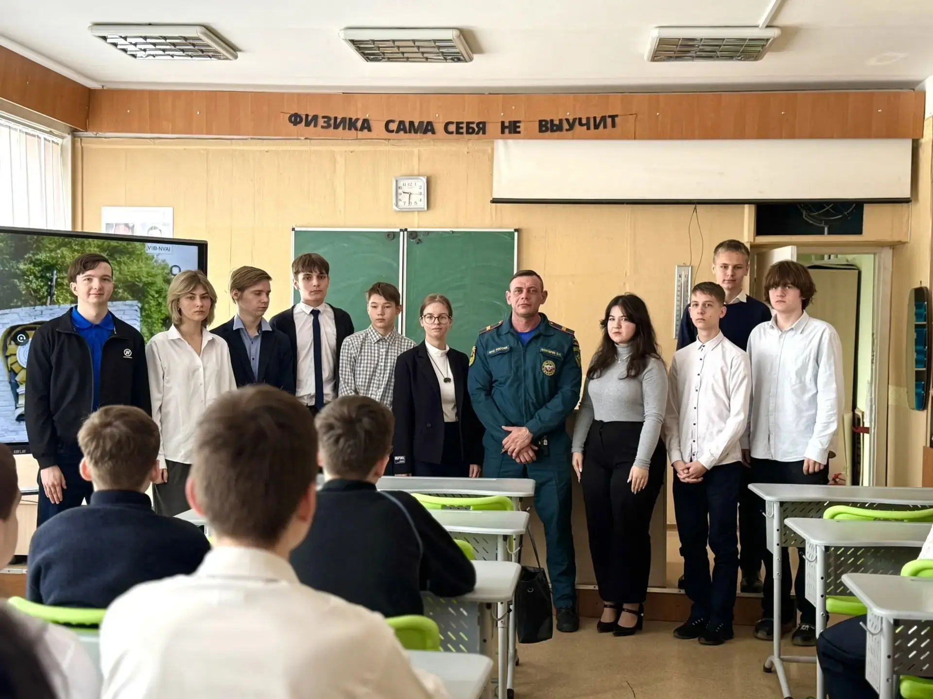 📌📌Сегодня у нас в гостях побывал настоящий профессионал своего дела – сотрудник МЧС, старший сержант
