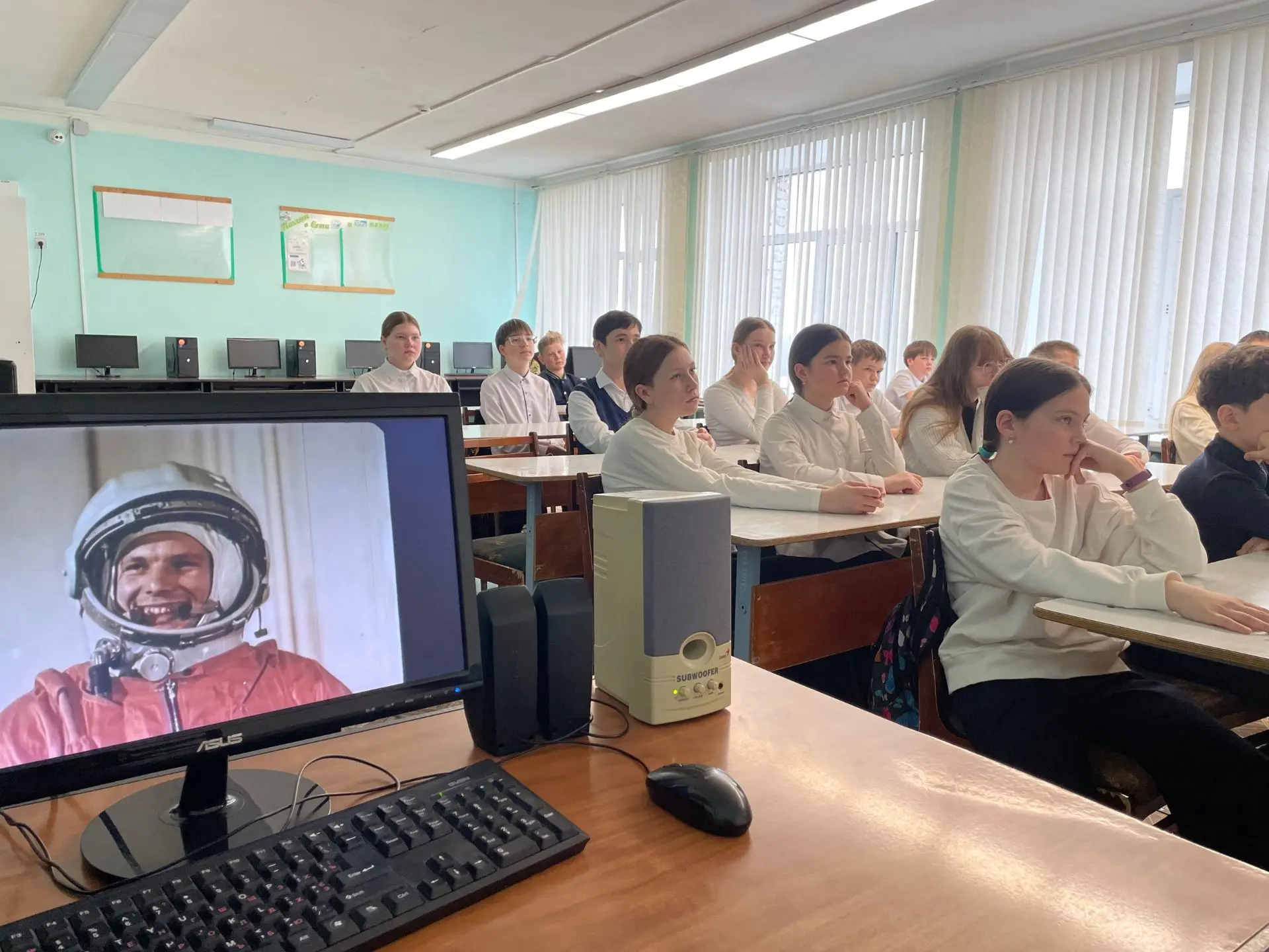 💫 6 апреля на «Разговорах о важном» наши ребята отправились в увлекательное путешествие… к звёздам! 