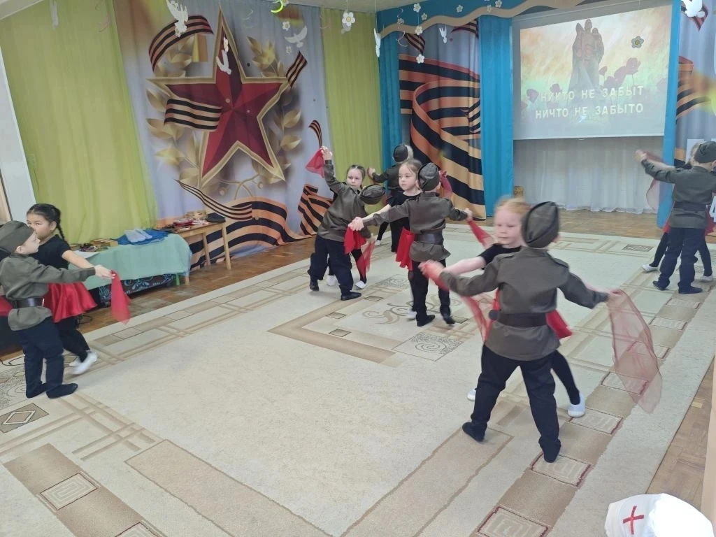 Накануне 9 мая, в дошкольном отделении ( д/с 26) прошёл праздничный концерт, посвященный 81 годовщин