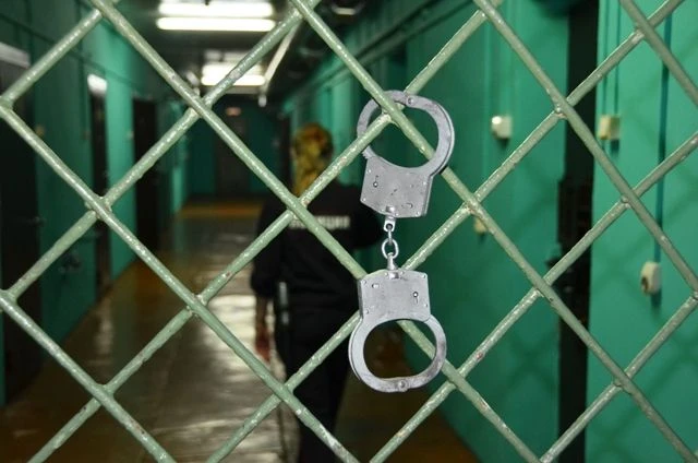 В Темкинском муниципальном округе сыщики задержали подозреваемого в убийстве своего отца