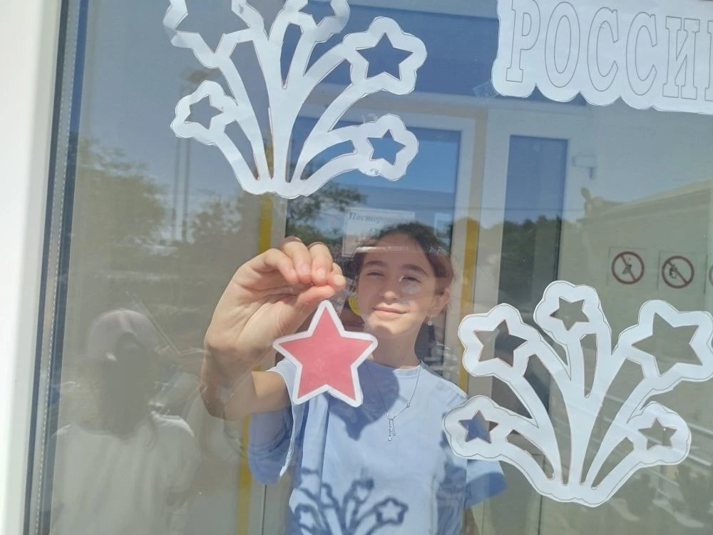«Окна России» в школьном лагере: Родиной горжусь! 🇷🇺

В нашем пришкольном лагере прошла трогательн