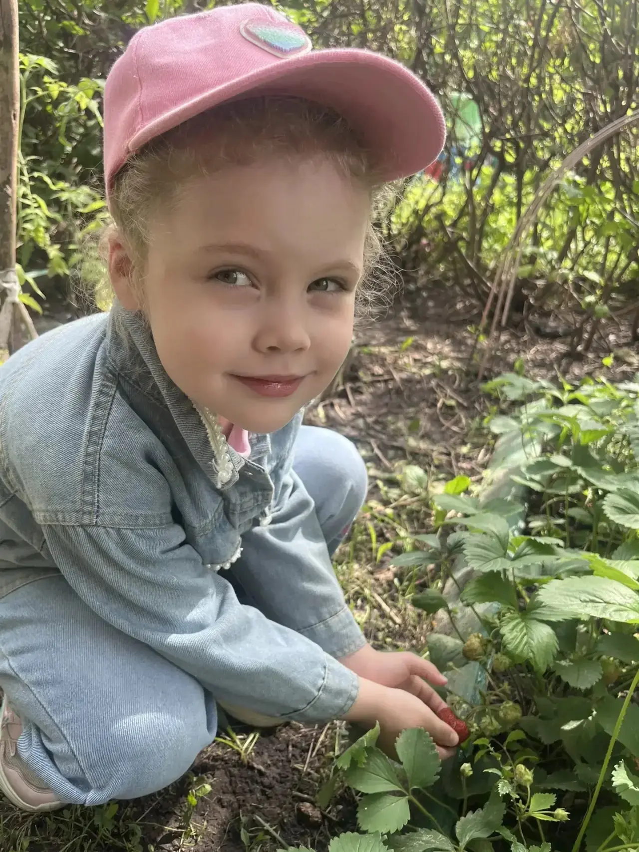Наши юные огородники в деле!👩🏼‍🌾🧑🏻‍🌾