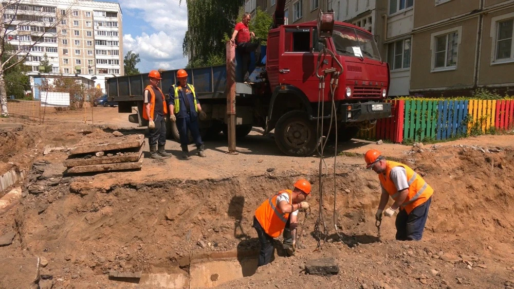 В Костроме в рамках комплексной подготовки к новому отопительному сезону ведутся работы по капитальн