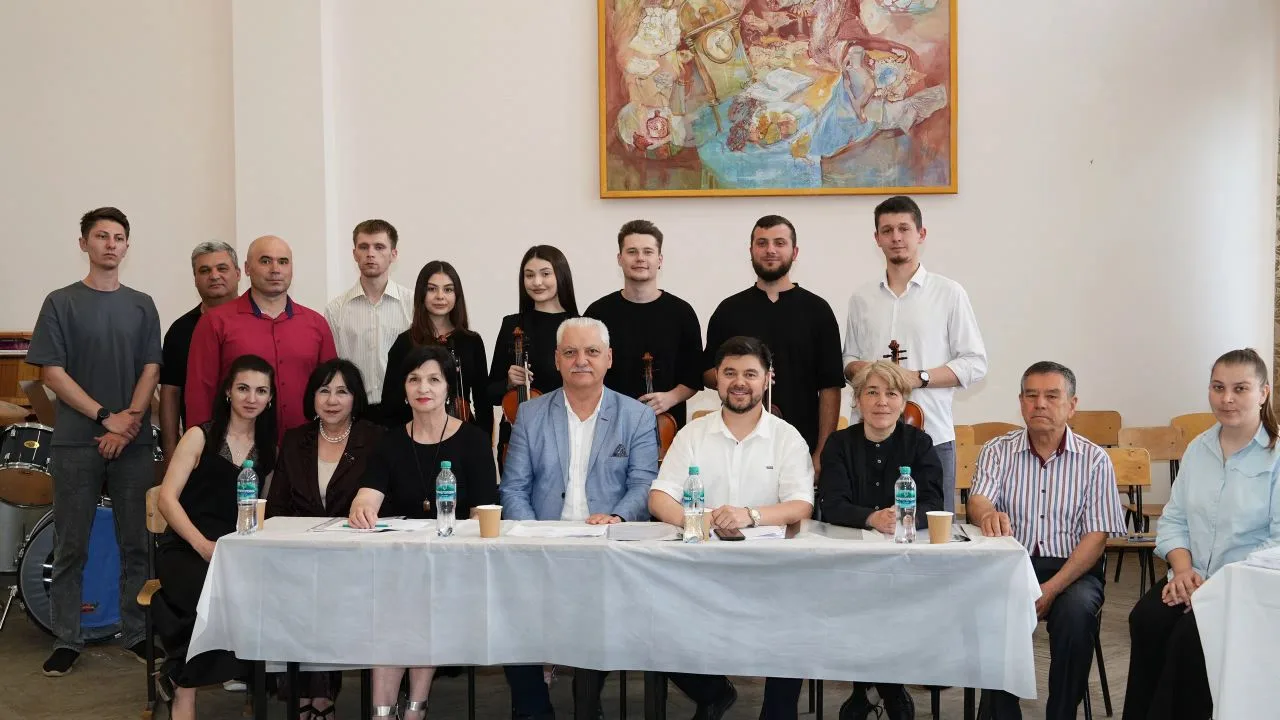 Экзаменационная неделя завершилась на музыкальной ноте 
 
Сегодня cтуденты-выпускники проходили итог