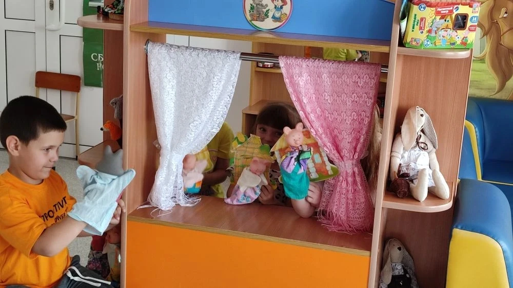 Чтобы сказки не обидеть-
Надо их почаще видеть. 

🤗Сегодня в разновозрастной группе ребята старшего