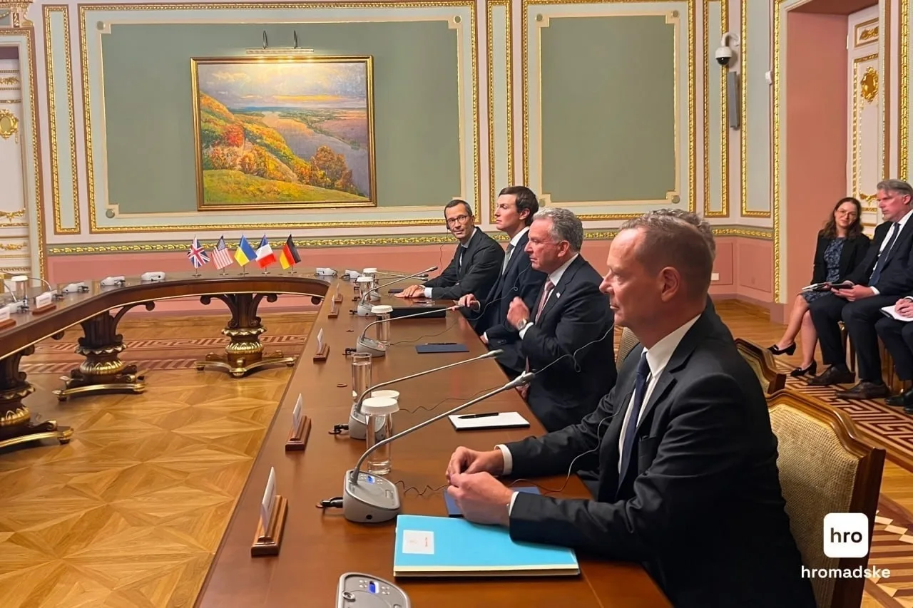🇺🇸👔🇪🇺 Первый раунд завершён: Уиткофф и Кушнер продолжат переговоры с Зеленским в к...