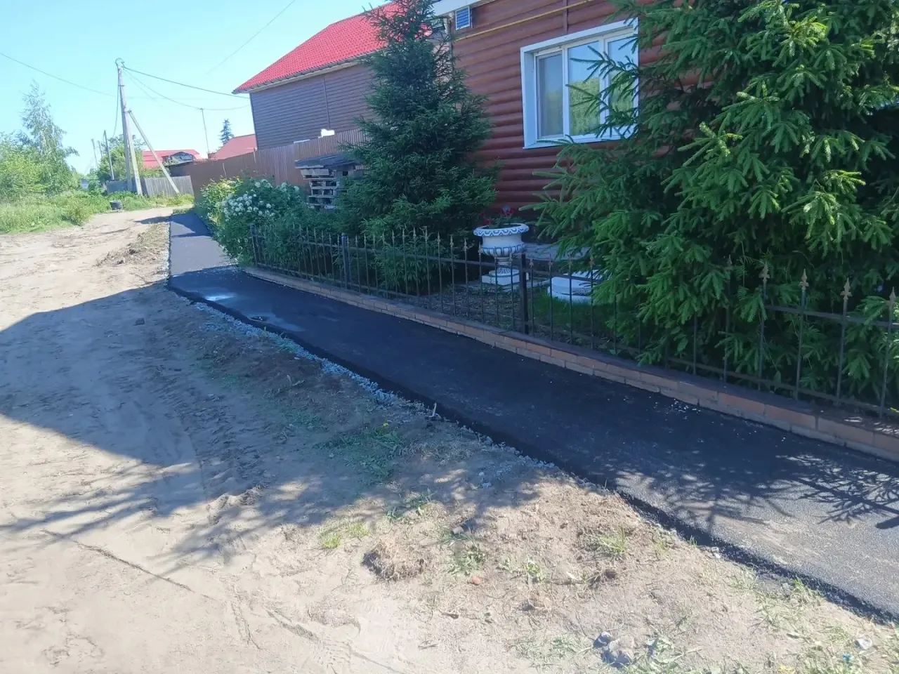 В Ленинском округе обустраивают тротуары в частном секторе