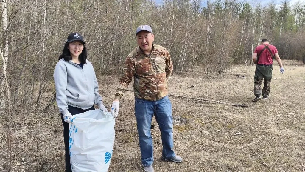 Сотрудники Якутского комитета ГЭН навели порядок на Вилюйском тракте  🌿 В рамках акции #Зеленыйчетве