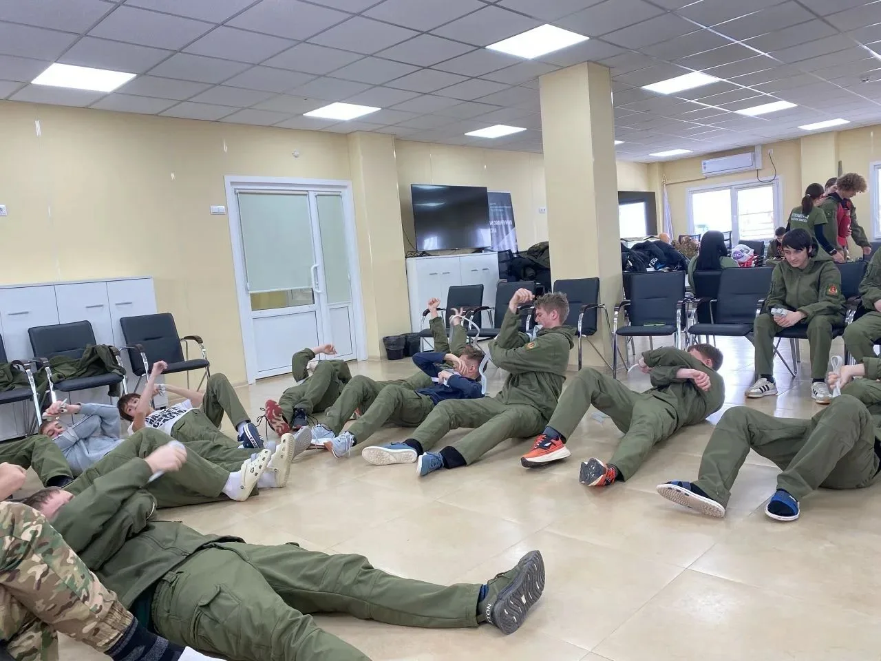 😁 Кажется, только вчера наши ребята из 10 "А" и 10 "Б" классов отправились на учебные сборы по основ