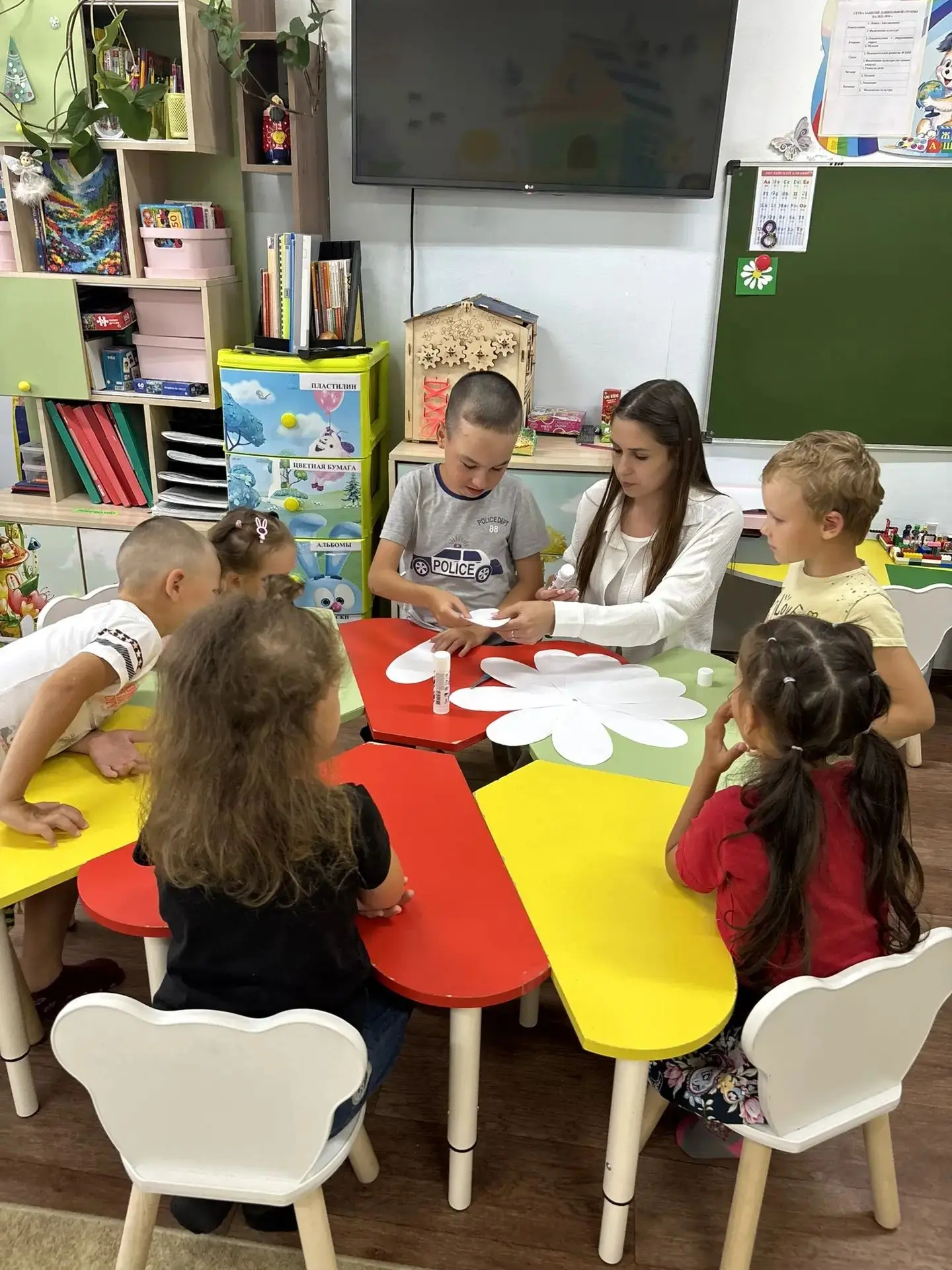 В социальном приюте «СемьЯ» прошло занятие, посвящённое Дню семьи, любви и верности.🌼