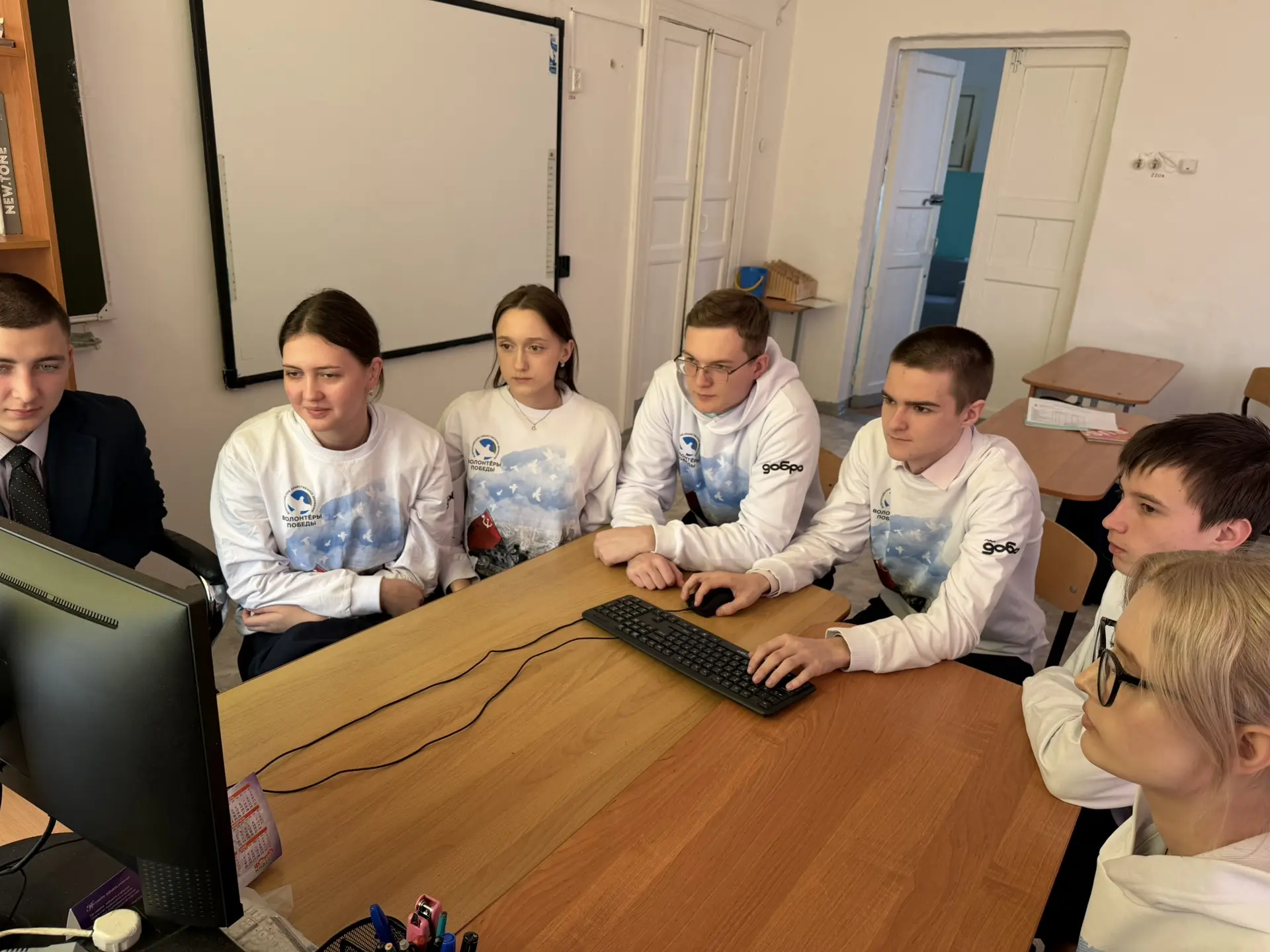 Сегодня 24 марта  волонтеры «Доброштаба» и ребята 10 -х классов приняли  участие в Межд...
