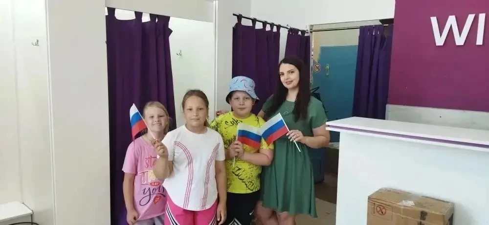 🇷🇺 Акция «Российский триколор»

В преддверии Дня России воспитанники летнего пришкольного лагеря с