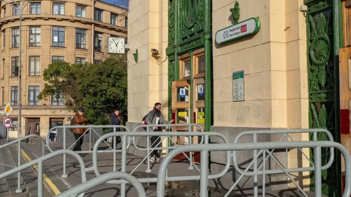 Вход на станцию «Нарвская» ограничат до конца лета

С 18 июня по 28 августа вход в вестибюль по ра