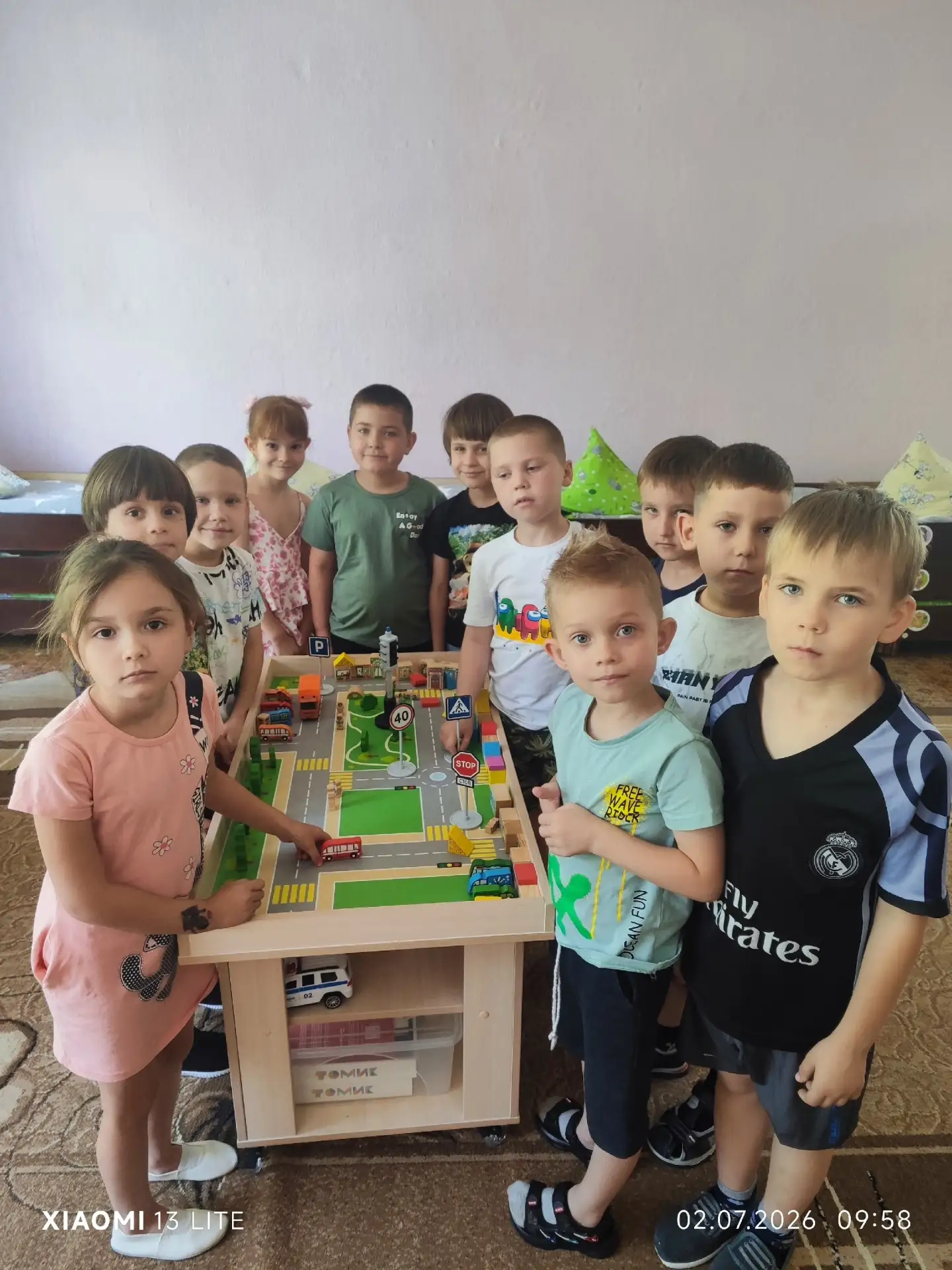 Дети из разновозрастной и логопедической групп повторили правила дорожного движения (ПДД) с помощью 