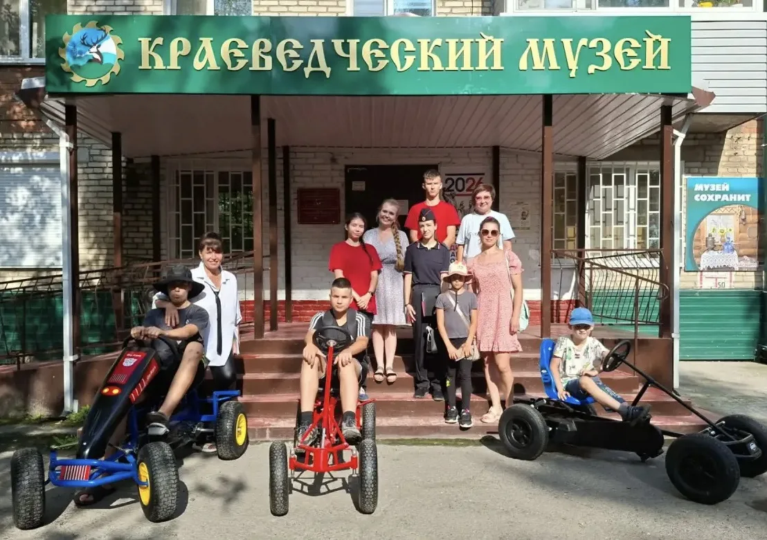 🚦По дорожке знаний прямо на веломобилях в музей прибыли участники спортивно-просветите...