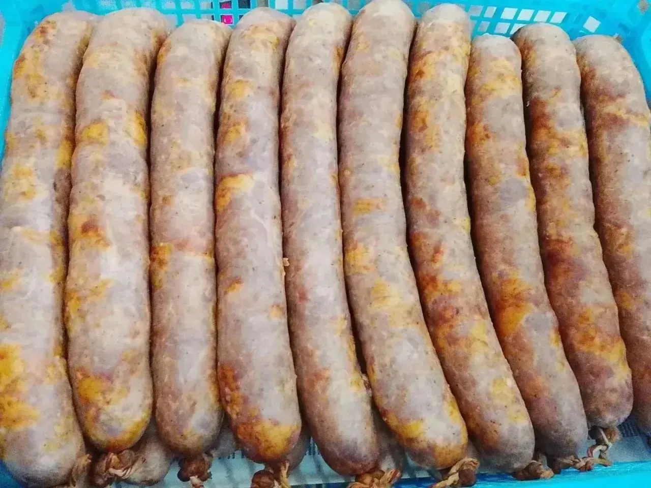 В четверг, 8 октября, в продажу поступит свежая партия рубленой СВИНОЙ КОЛБАСЫ колечком