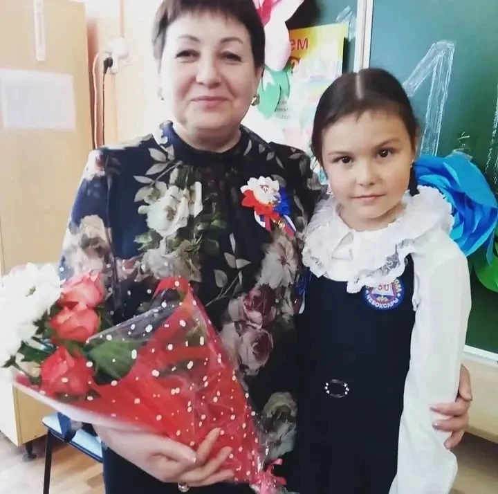 Поздравляю с Днем учителя самую дорогую и любимую первую учительницу, Елену Геннадьевну...