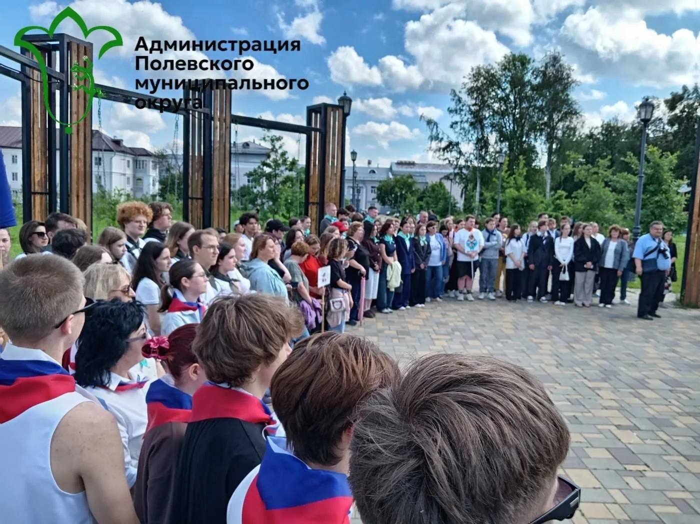 Десятки новых деревьев высадили полевские одиннадцатиклассники в Парке-дендрарии 
 
Выпускники из де