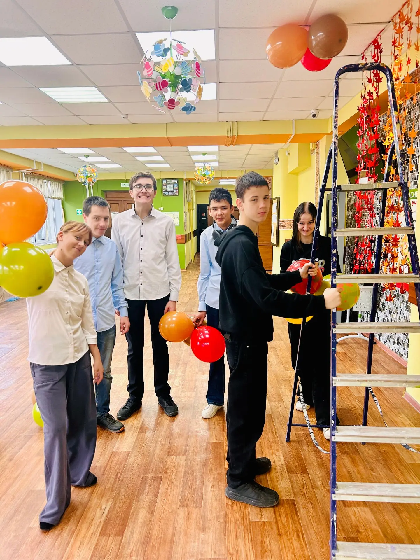 Здорово, что старшеклассники подключаются к подготовке! Это отличный шанс проявить твор...
