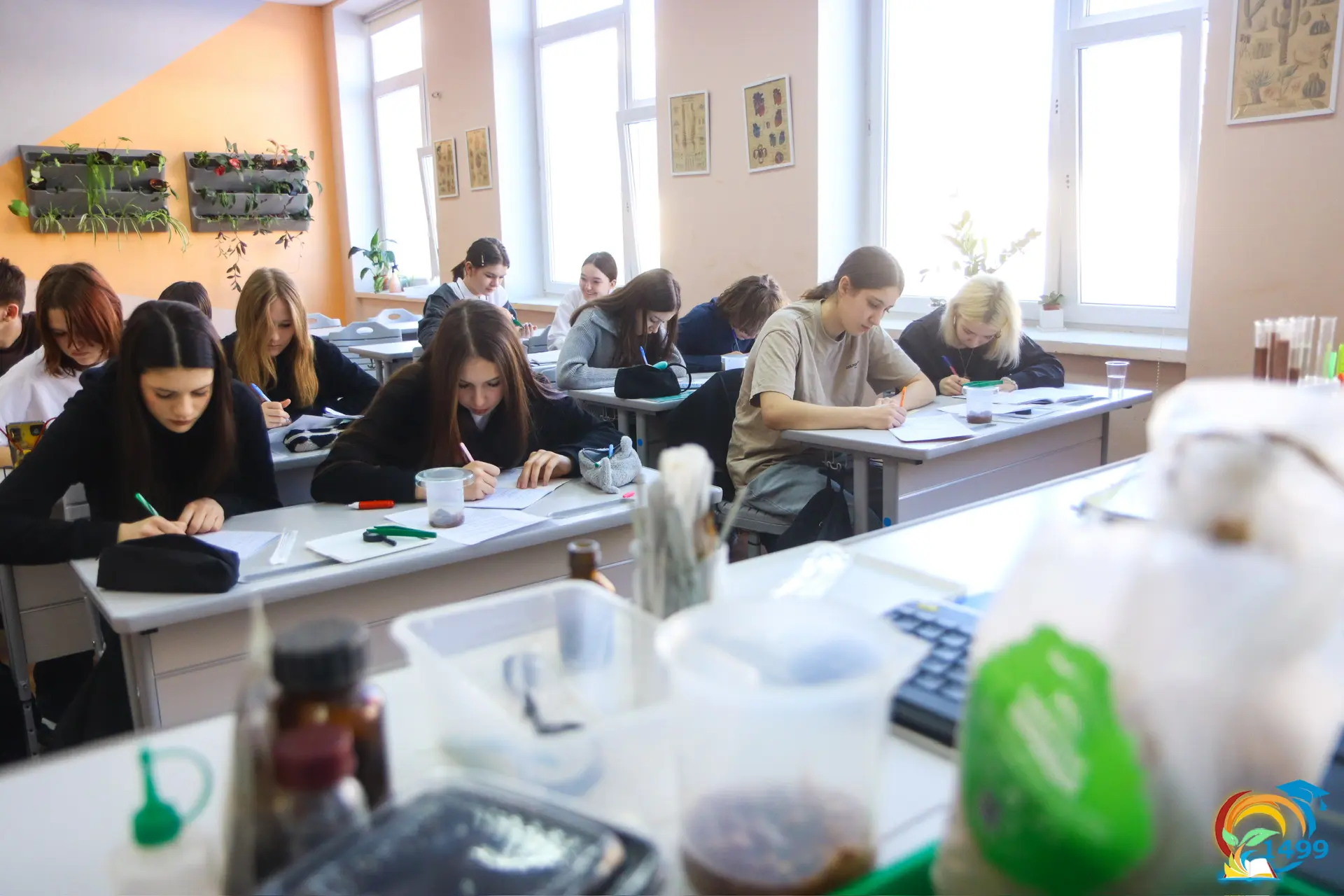 🐸Биология — один из самых нескучных предметов школьного курса!  Изучать её только по учебнику — знач