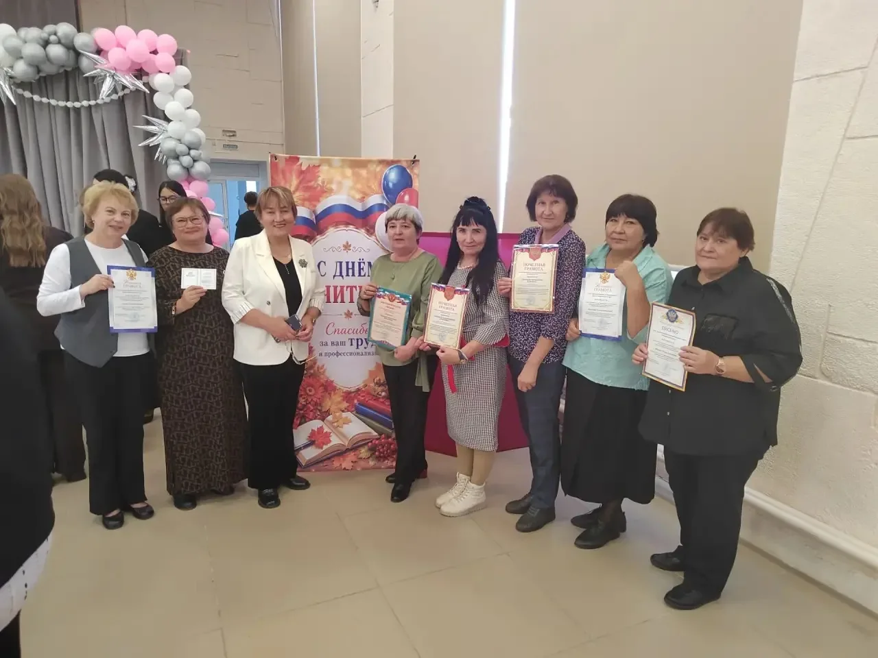 🌟 1 октября в школе №5 состоялся праздничный концерт в преддверии Дня учителя.