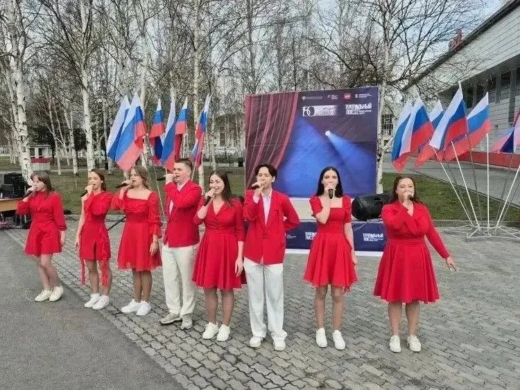 «Театральный поезд» прибыл в столицу БАМа  Сегодня на перроне вокзала Тынды торжественно встретили у