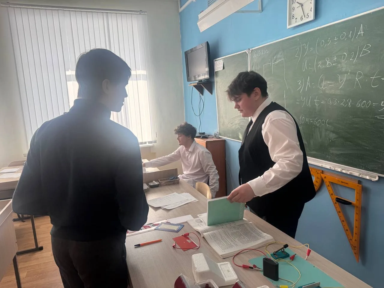 Весна пришла! Поздравляем с Международным женским днем в Медведевской гимназии!  В нашей любимой шко