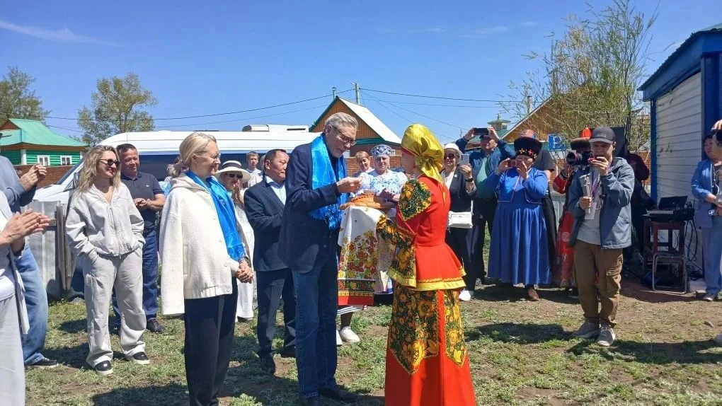 👏Казачьими песнями встретили актёра Александра Михайлова на его малой Родине в селе Цугол Могойтуйск