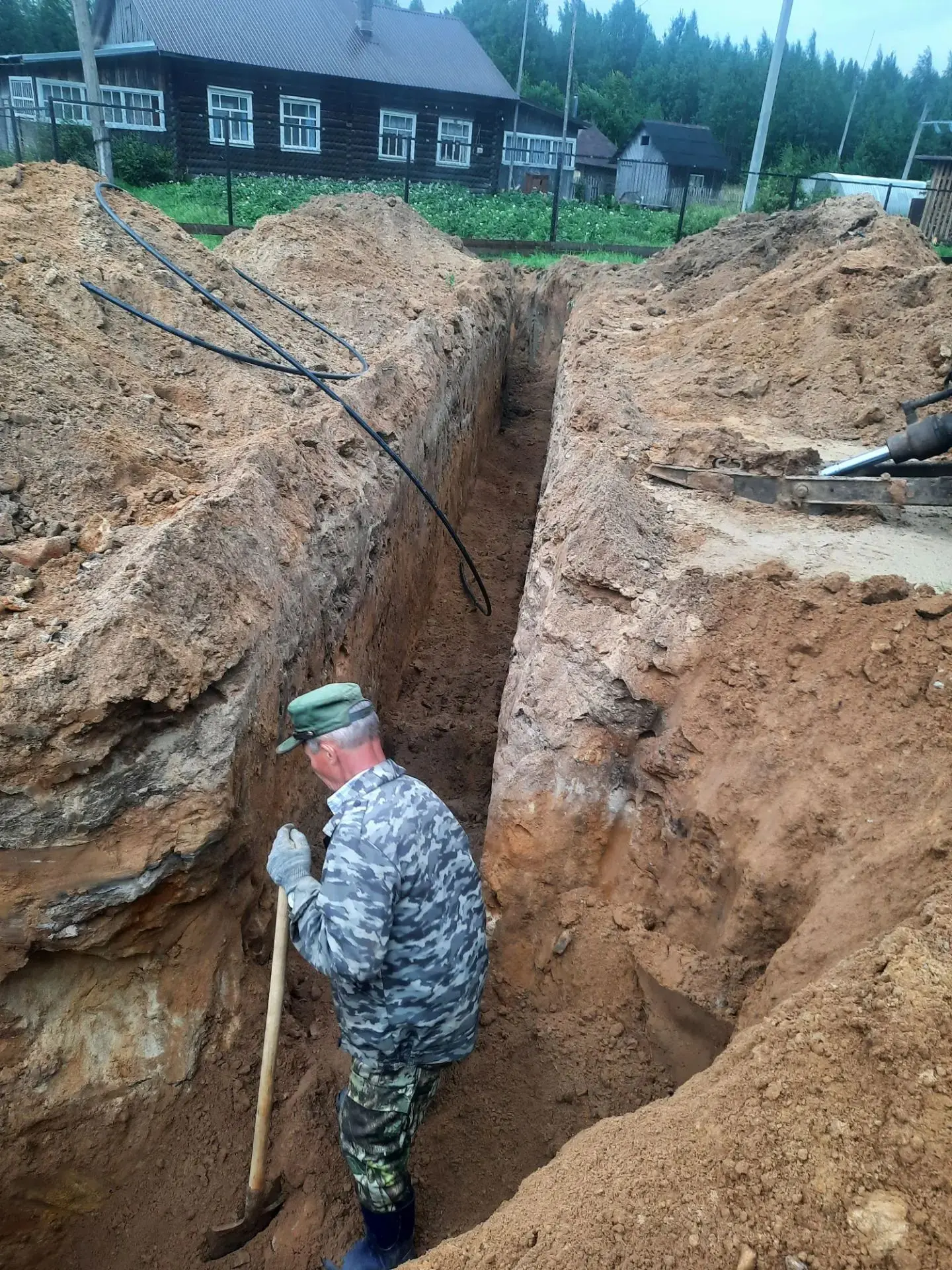 07.07.2026г.- продолжаются работы по подключению населения к водопроводным сетям в п. Т...