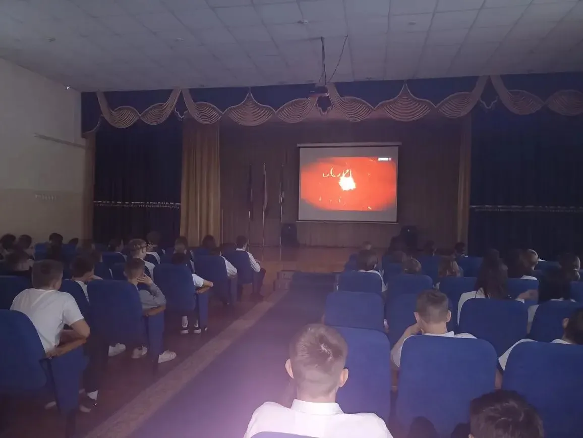 📽Кинопоказы в школе " по инициативе самоуправления  🕯 В преддверии  Великой Победы с 4 мая  по 8 мая
