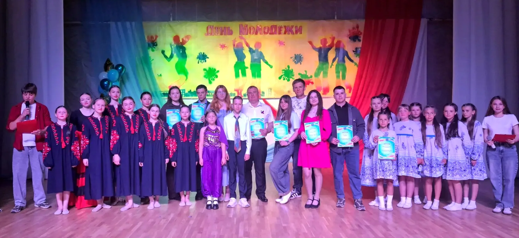 💃🎉 Коллектив «Ритм» на фестивале «Радуга талантов»! 🎉🌈