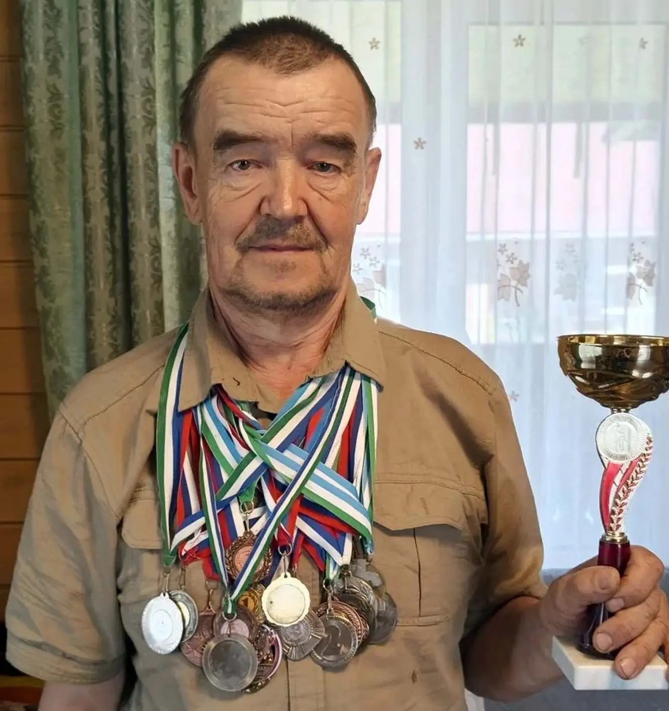 ШОЧМО ЯЛЖЫМ ИЛЫШЫЖ ДЕНЕ ЧАПЛАНДАРА
Тиде фотошто - Радик ТИМЕРГАЗИН, поро чонан, уста айдеме, шахмати