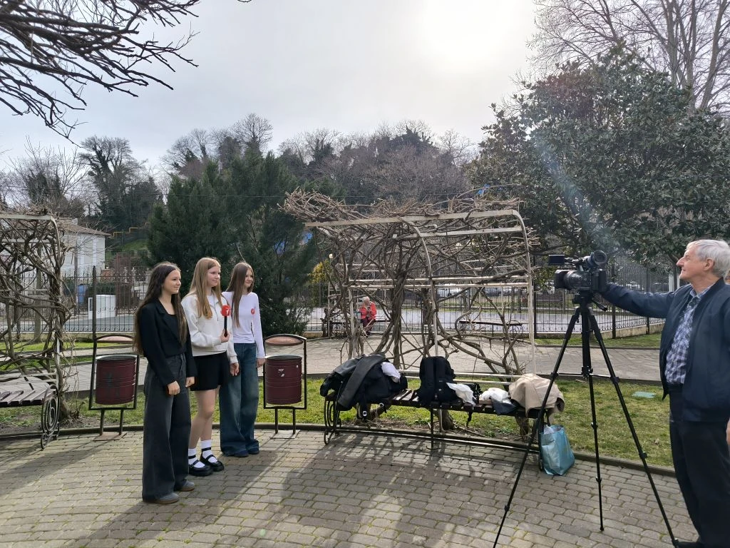 🙋«Внимание! Камера! Мотор!»: Наша «Классная встреча» превратила городской парк в съёмочную площадку!