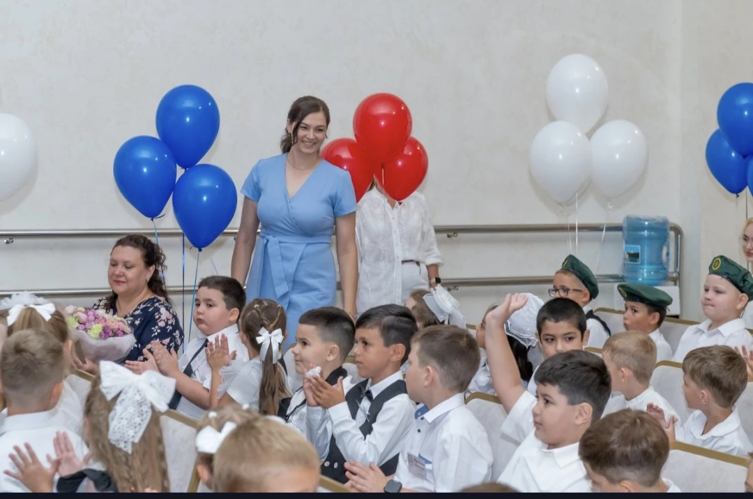 🔔Сегодня в нашей школе прошла торжественная линейка, посвященная Дню знаний.