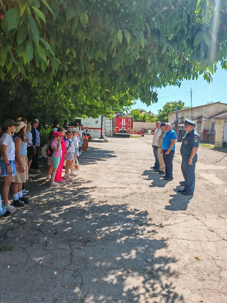 "Безопасное лето "     
         Ребята 1, 5 и 4 отряда летнего лагеря "Парус" посетили Всероссийско