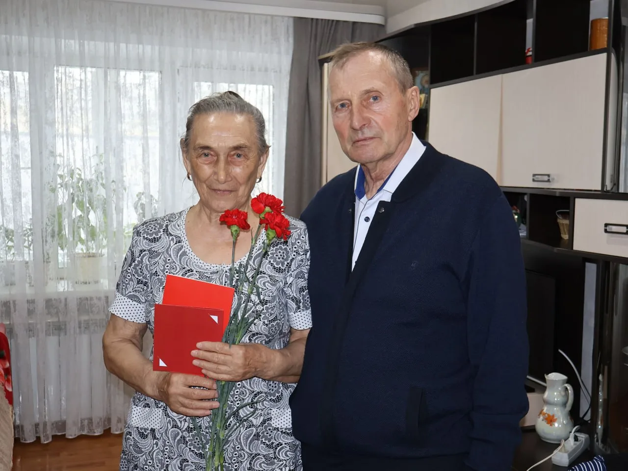 Металлурги поздравили тружеников тыла🕊  В совете ветеранов Надеждинского металлургического завода со