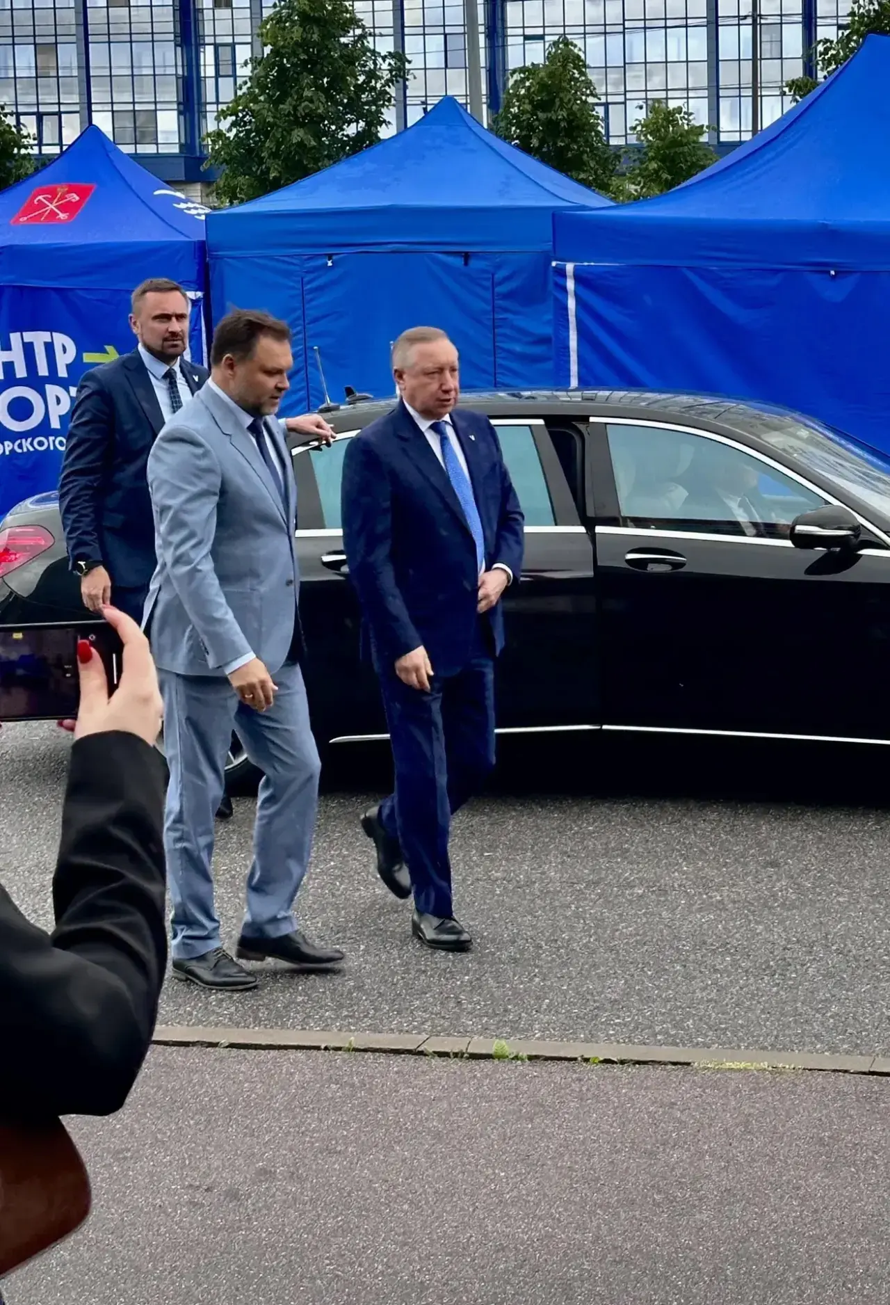Посетителей Выставки достижений Приморского района не пугает ни дождь, ни ветер!

Тем более, в ожида
