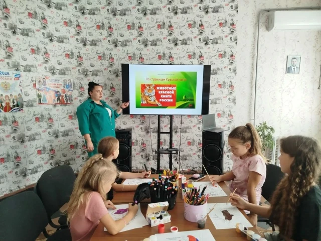 20 августа в МБУК «Городской клуб им. М. Исаковского» прошёл экологический час «По стра...