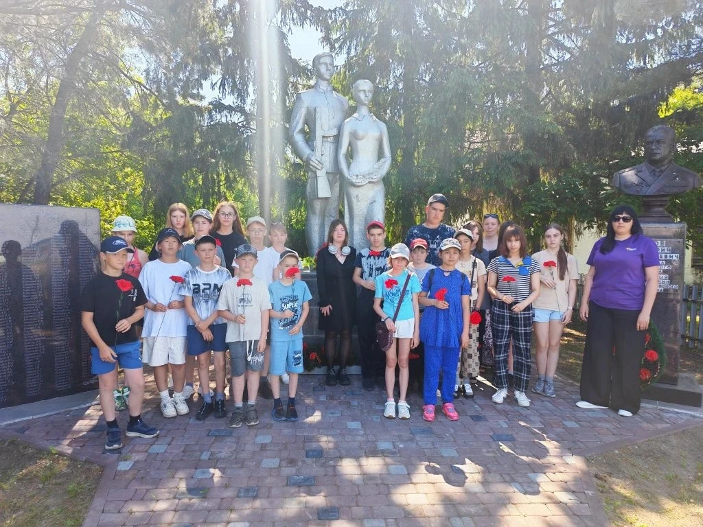 Сегодня наши ребята из пришкольного лагеря МБОУ «Чистовская СШ» посетили малую родину маршала Язова 