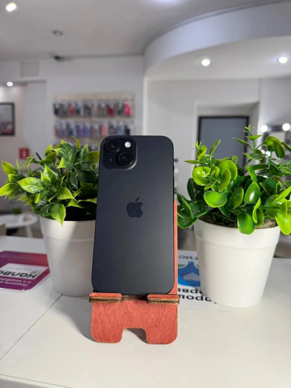 Apple iPhone 15 в черном цвете📌