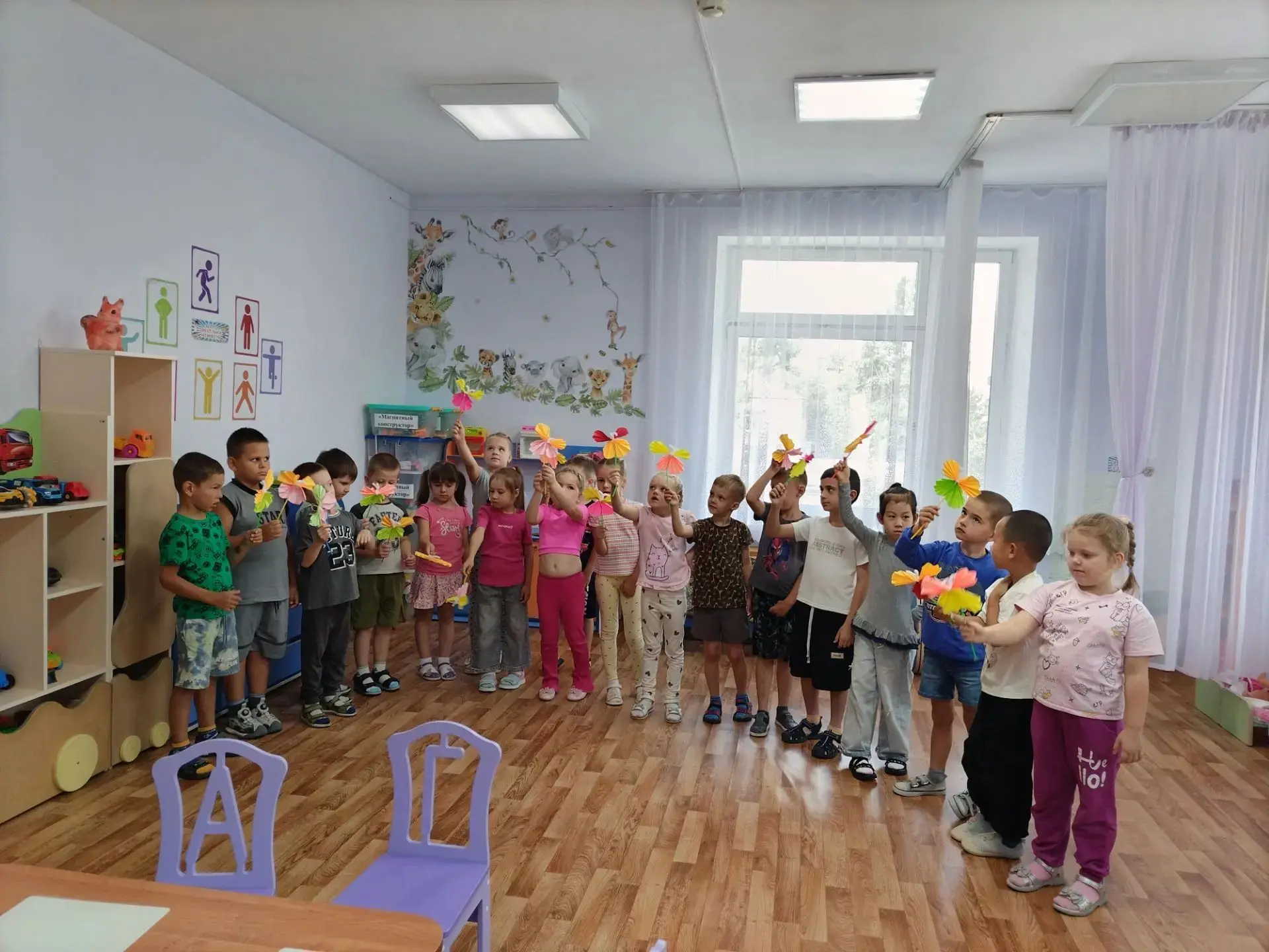 Поделка,, Бабочка,, из бумаги и бросового материала.