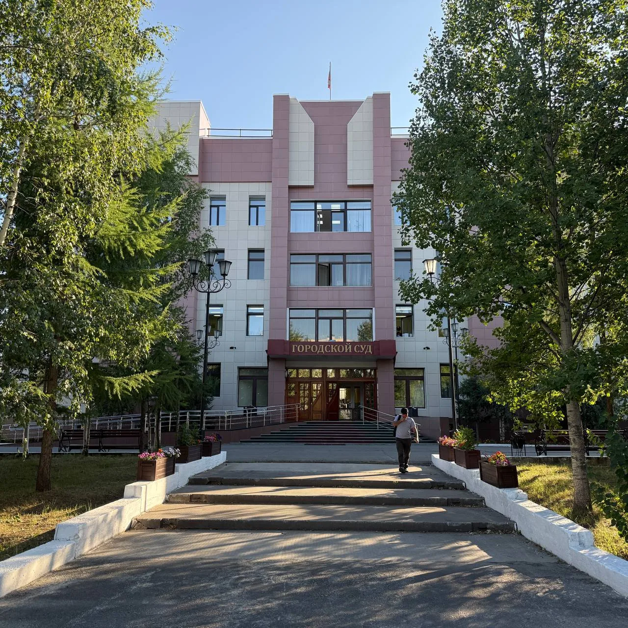 👩‍⚖ Ноябрянка заплатит 150 тысяч за фиктивную регистрацию иностранцев

Ноябрьский городской суд вын
