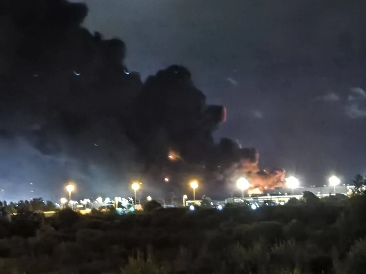 Пожар произошел на складе Ozon в Оренбурге после атаки БПЛА