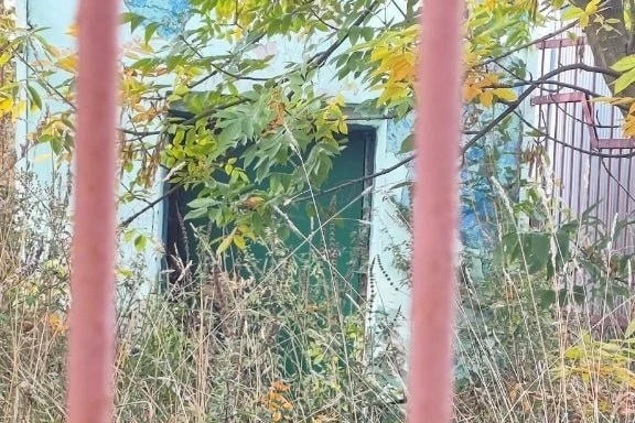 ❗️ За школой на Большой Очаковской давно не убирались