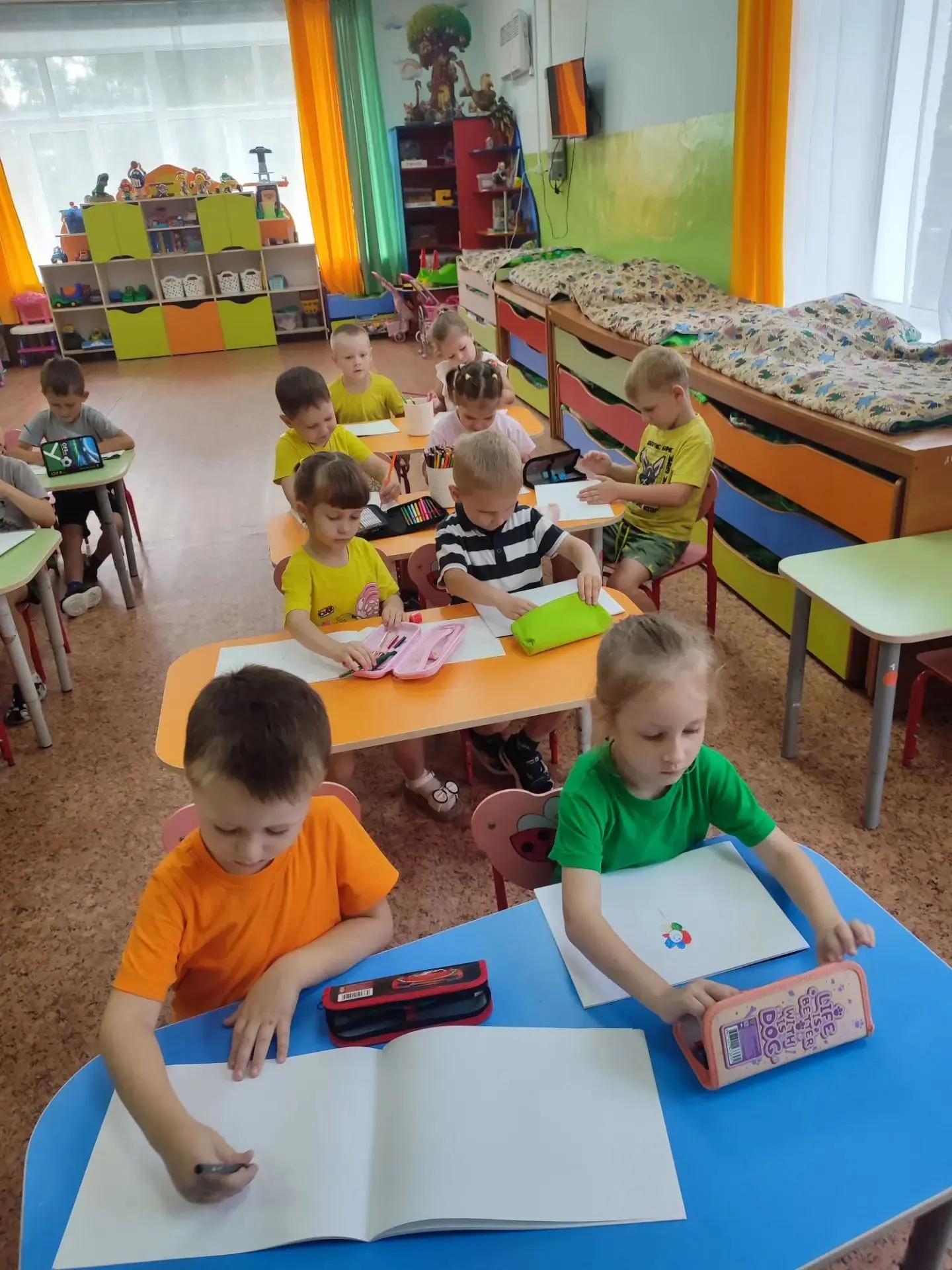Творим с радостью: изобразительная деятельность в старшей группе!