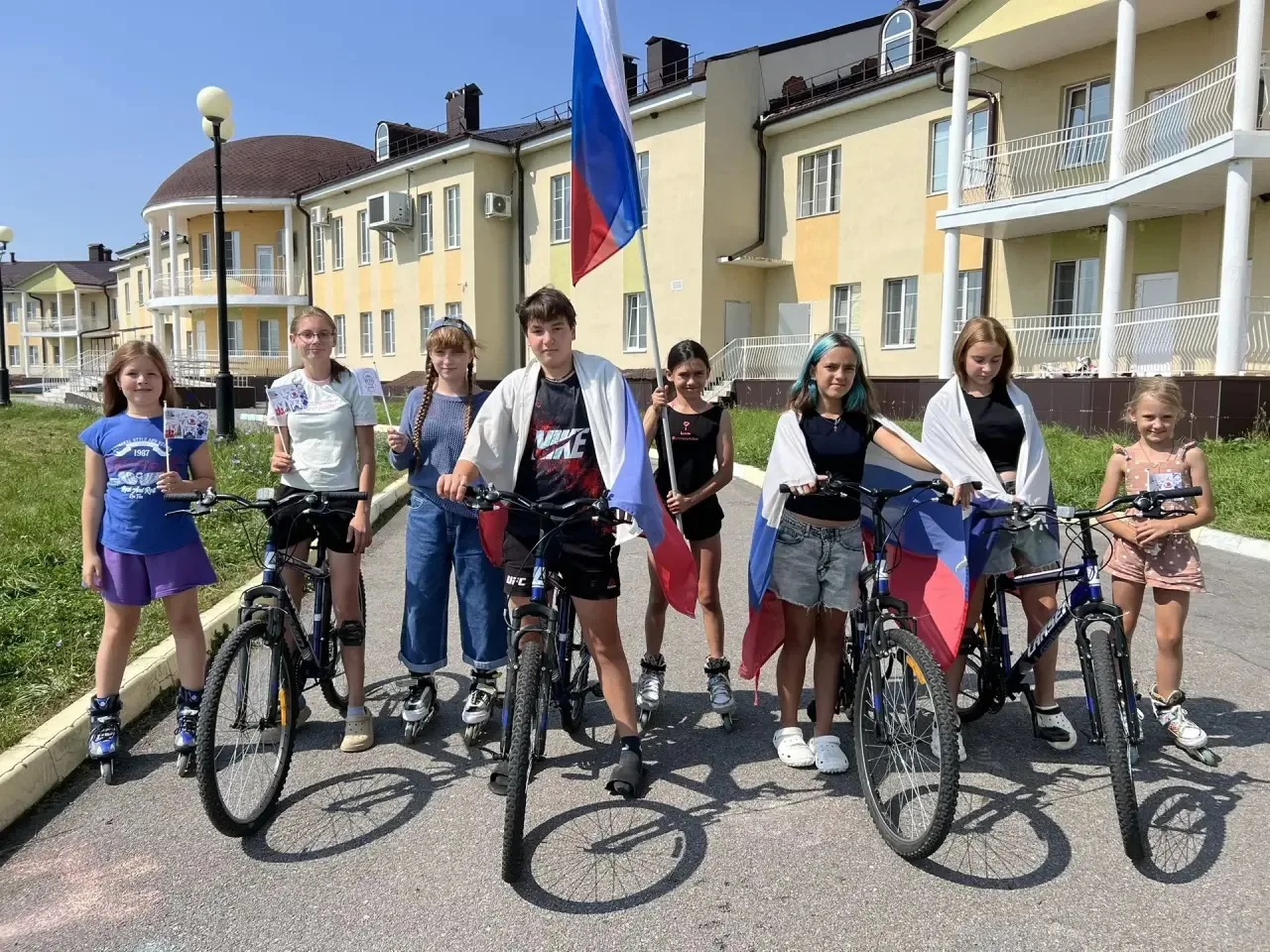 🇷🇺 День государственного флага в «Тамбовском Артеке» — это не только торжественная ли...