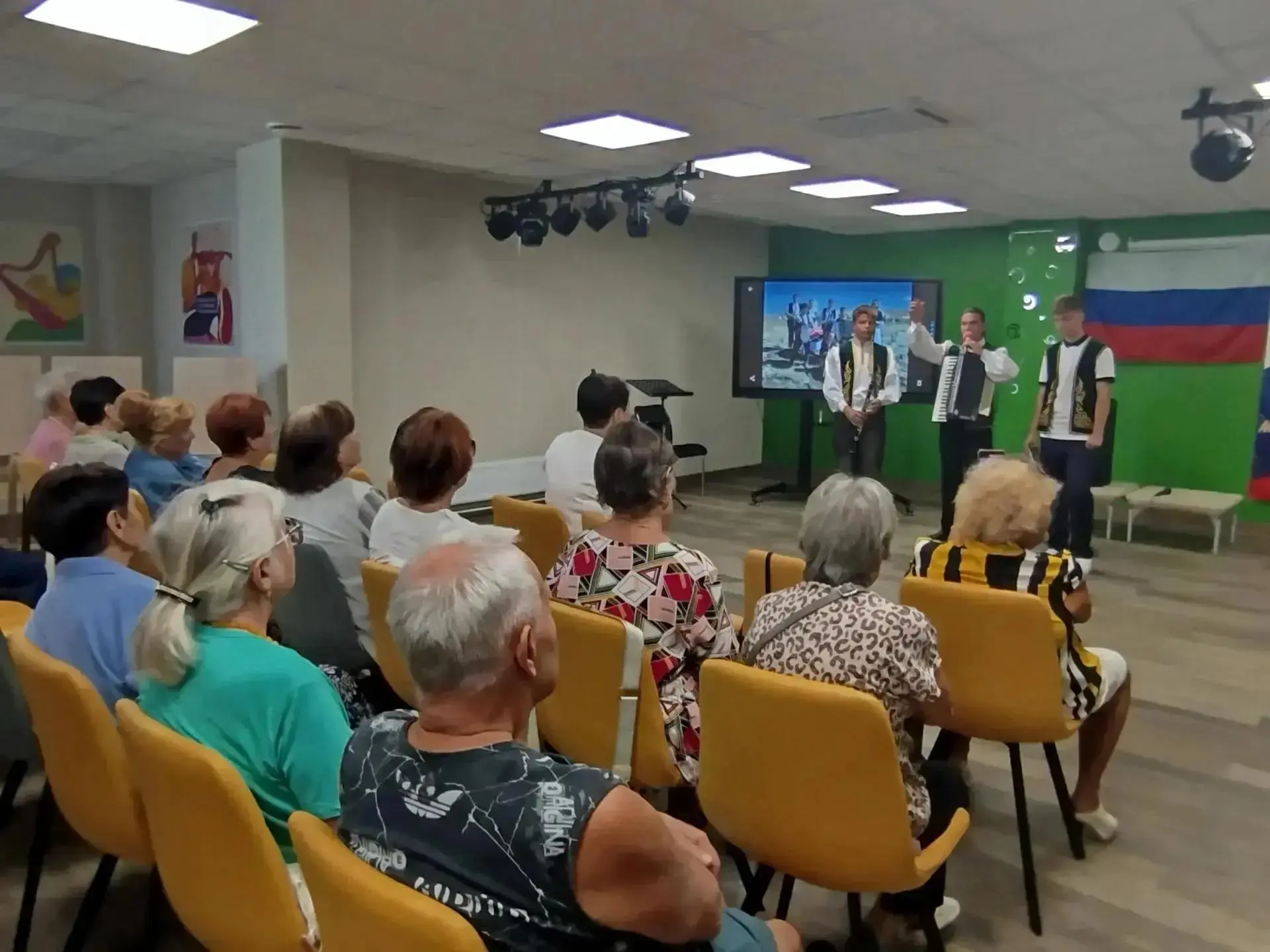Пожилые мариупольцы прикоснулись к культуре греков Приазовья