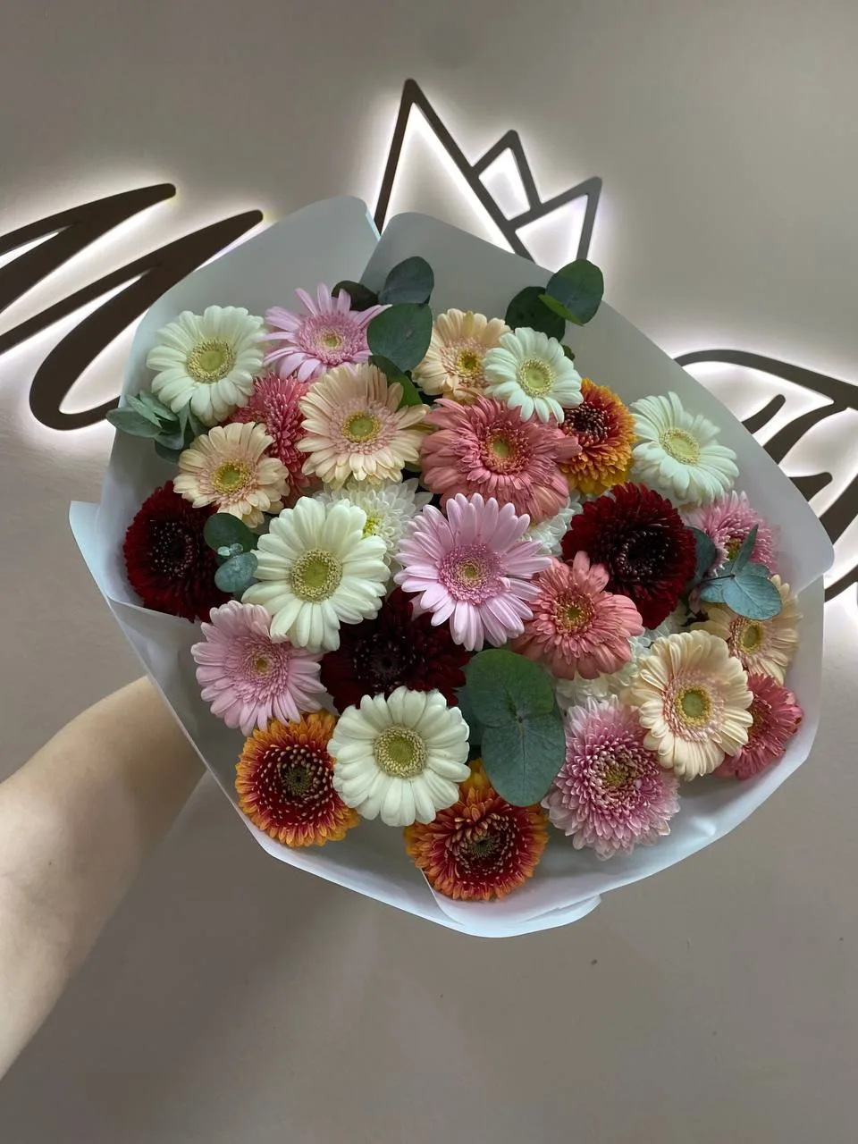 Бесплатная доставка цветов https://maxflorabuket.ru/collection/bukety