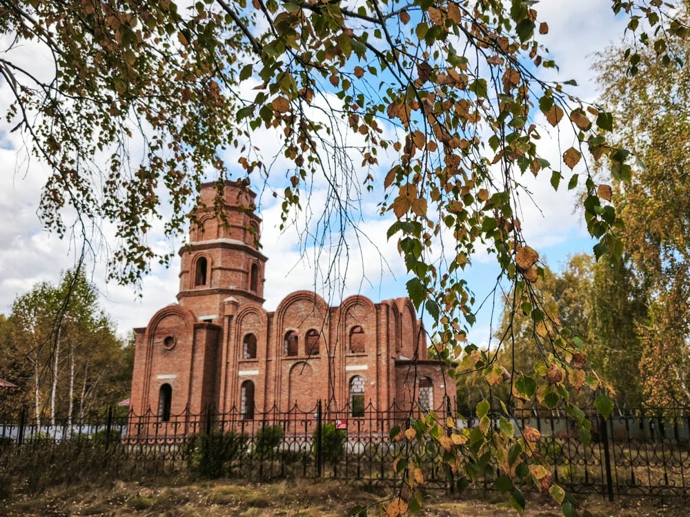 ⛪ Там, где ещё нет окон, звучали молитвы: необычная служба в Южноуральске